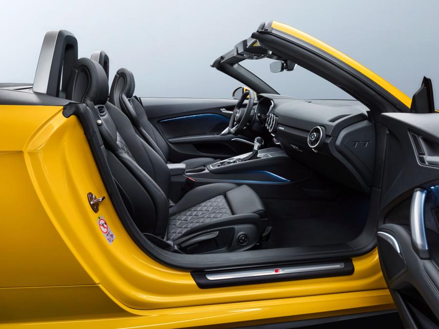 Интерьер Audi TT Roadster S-Line (8S) 2018 года  (WW) (фото 27 из 33)